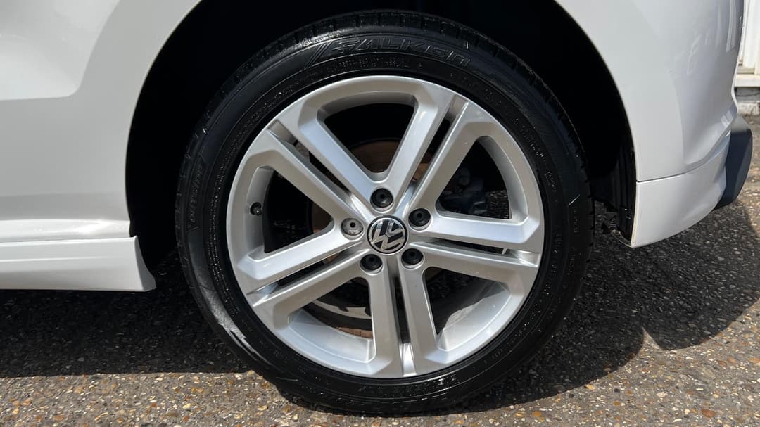 Car Image 17