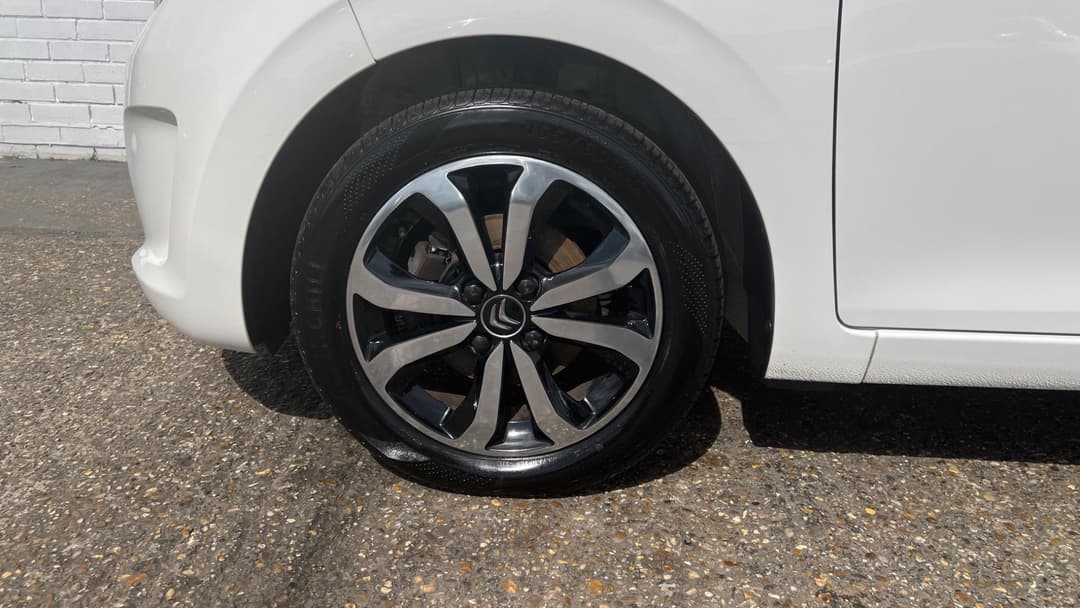 Car Image 21