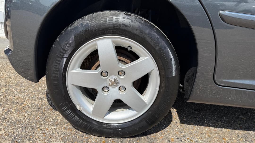 Car Image 21
