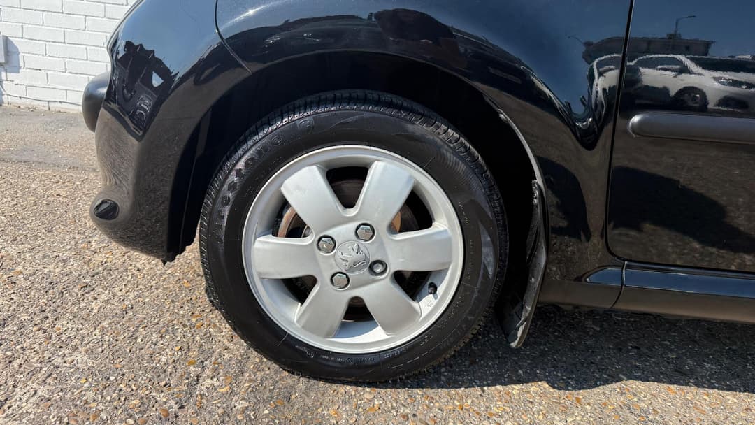 Car Image 19