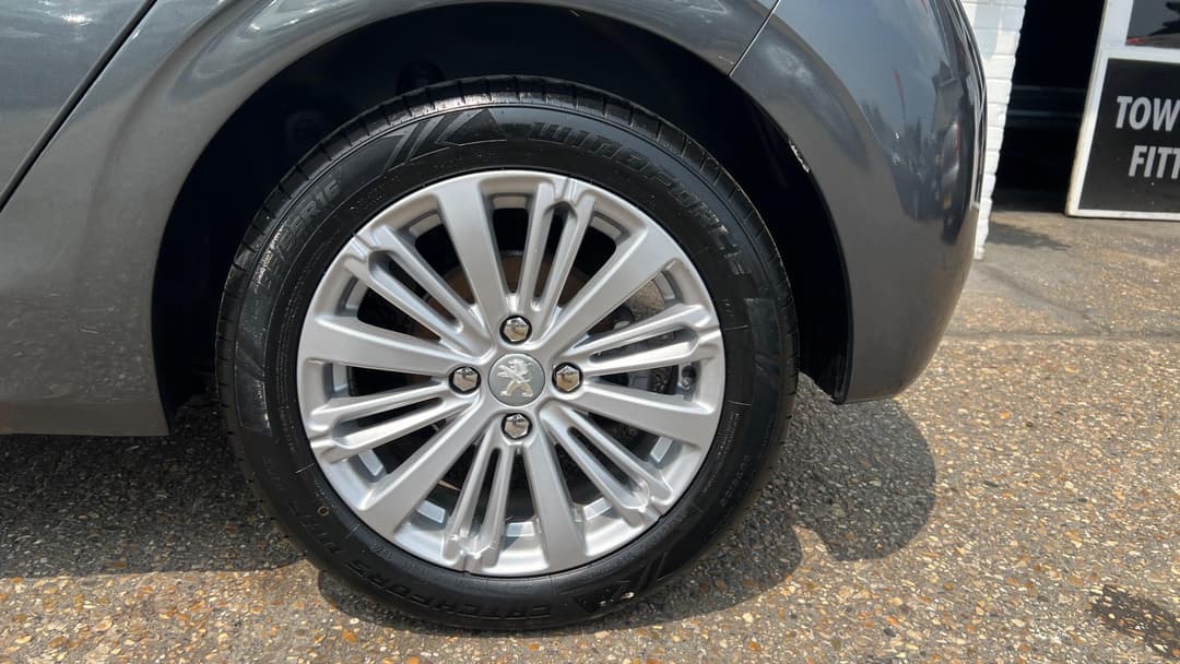 Car Image 21