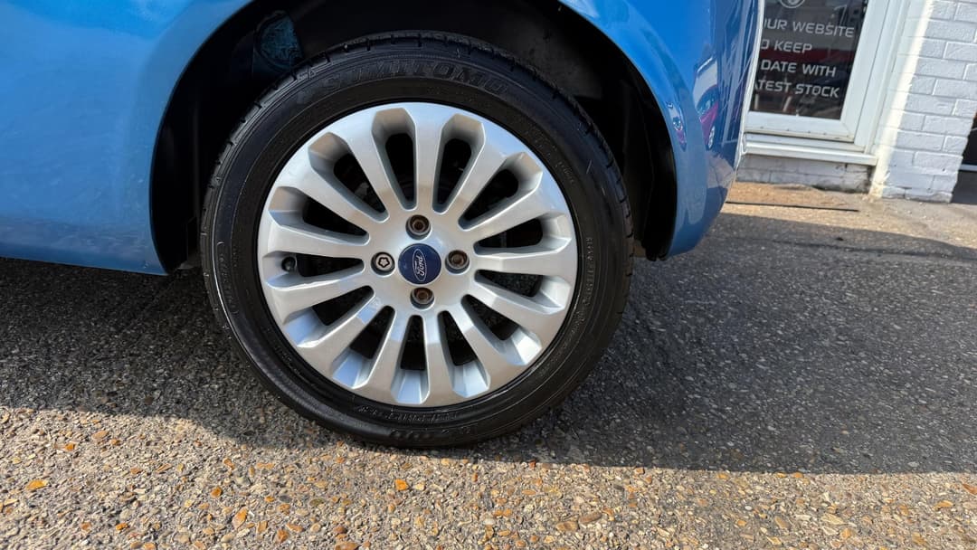 Car Image 17