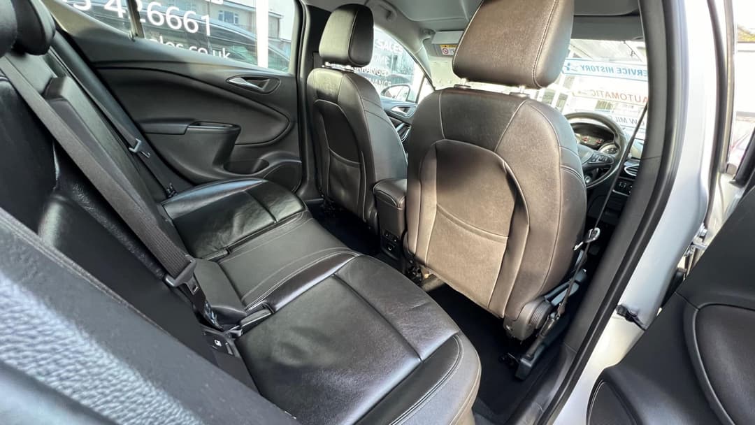 Car Image 11