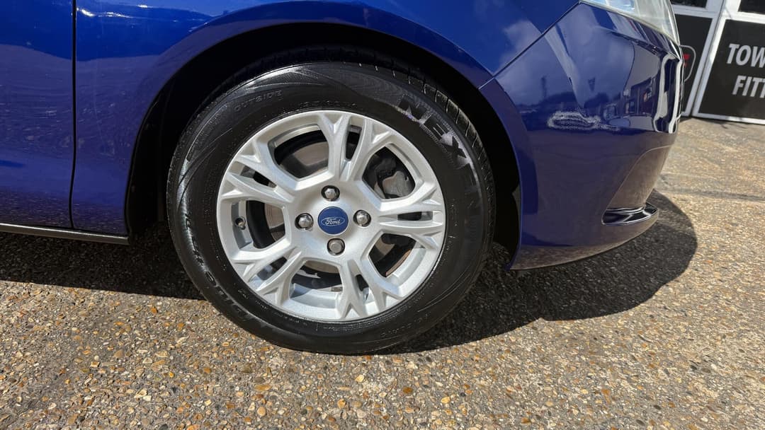 Car Image 21