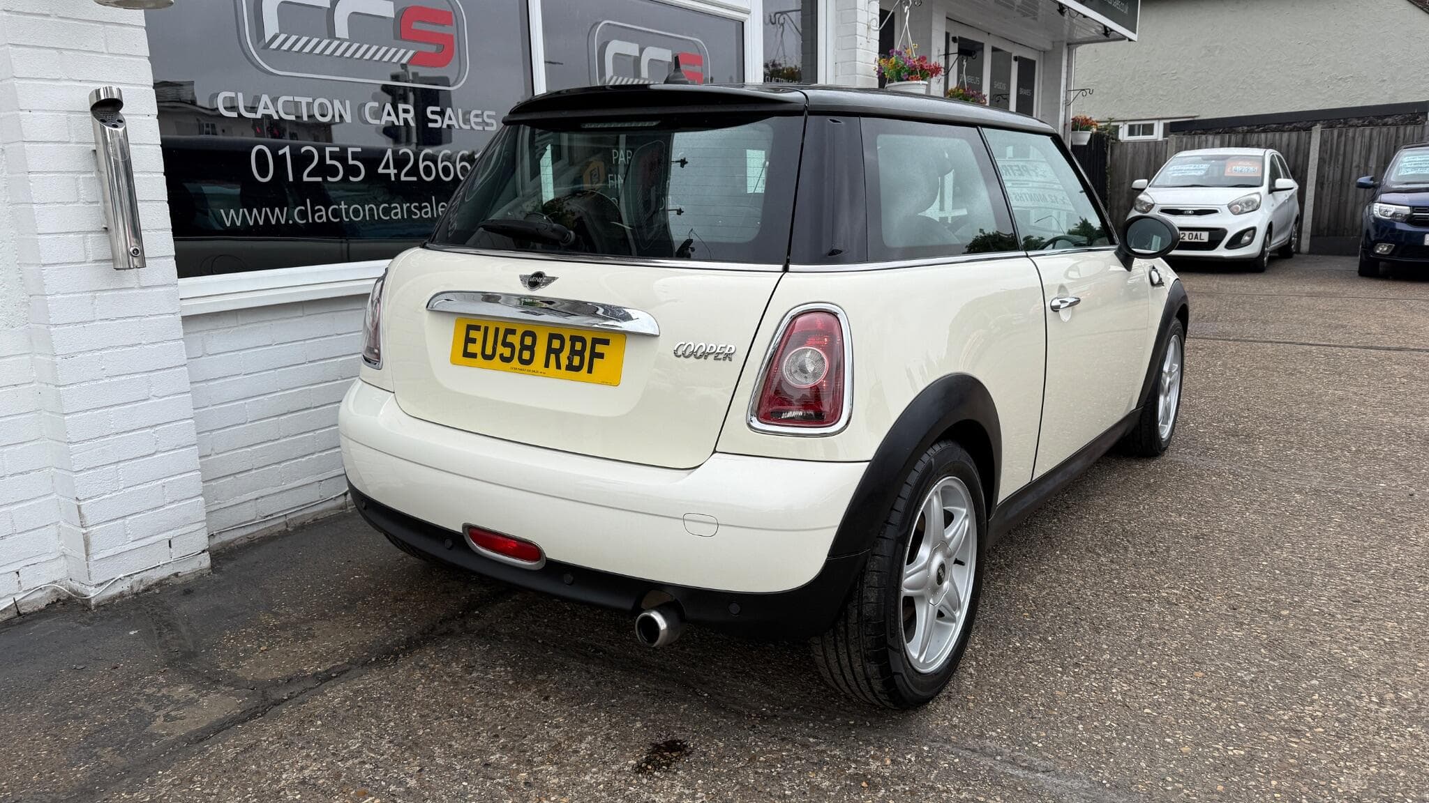 2009 MINI Hatch - Image 7