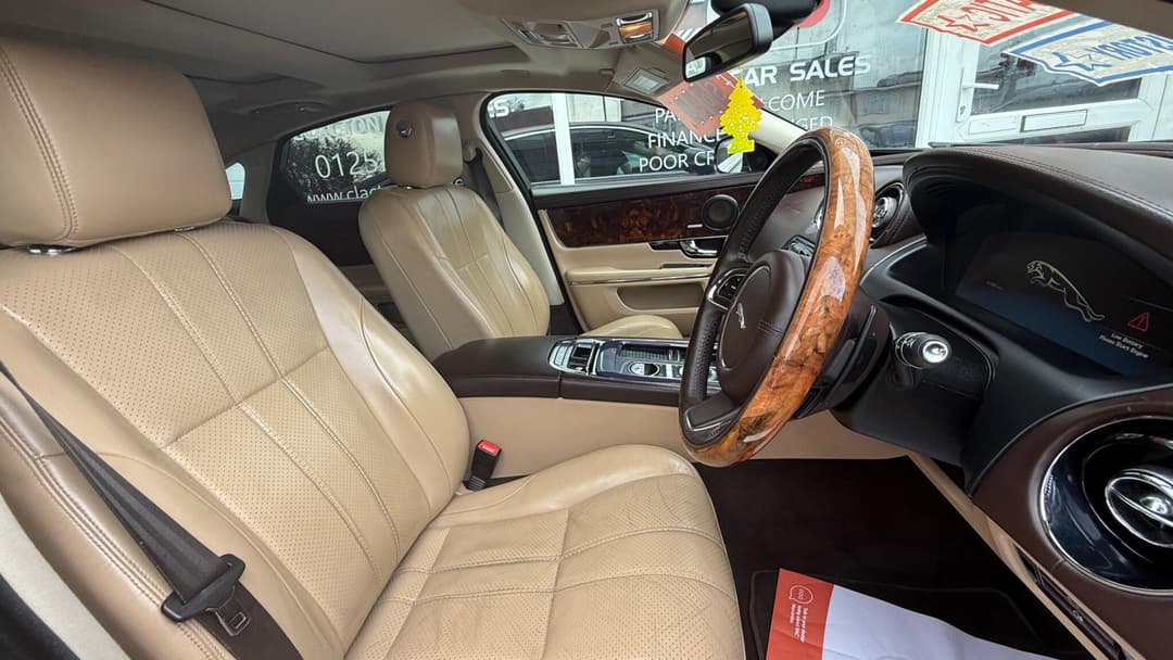 Car Image 10