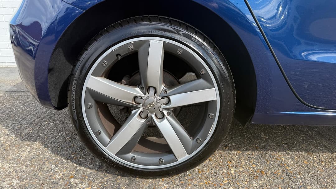 Car Image 21