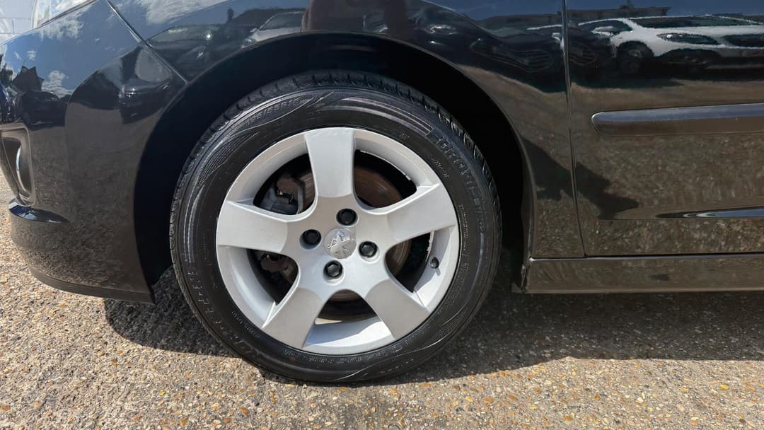 Car Image 26