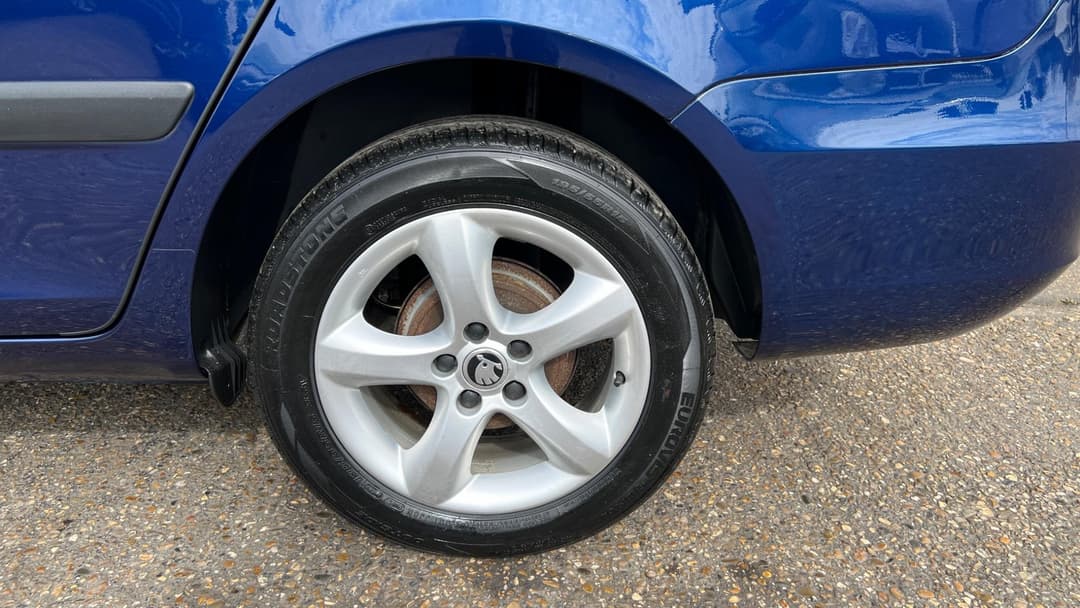 Car Image 19