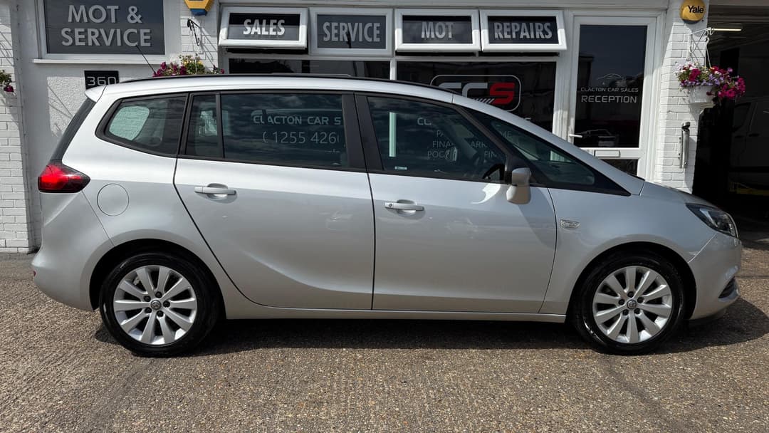 Car Image 8