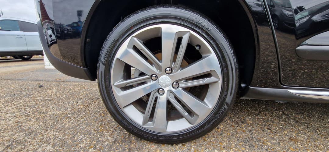 Car Image 15