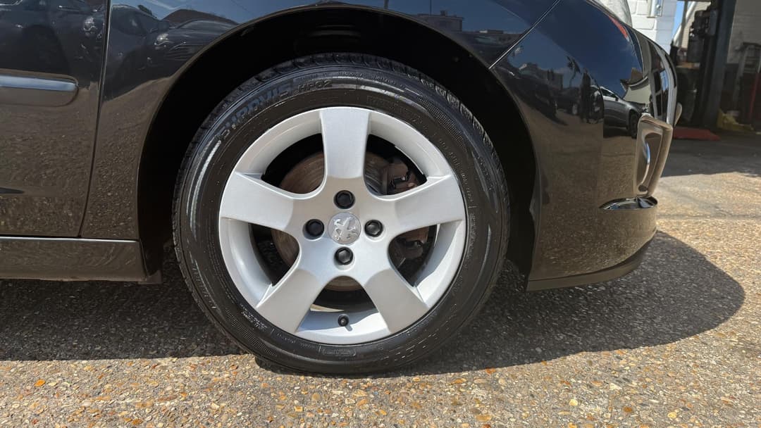 Car Image 28