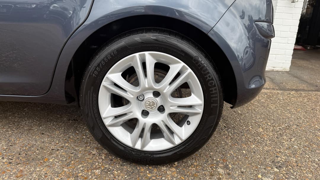 Car Image 19
