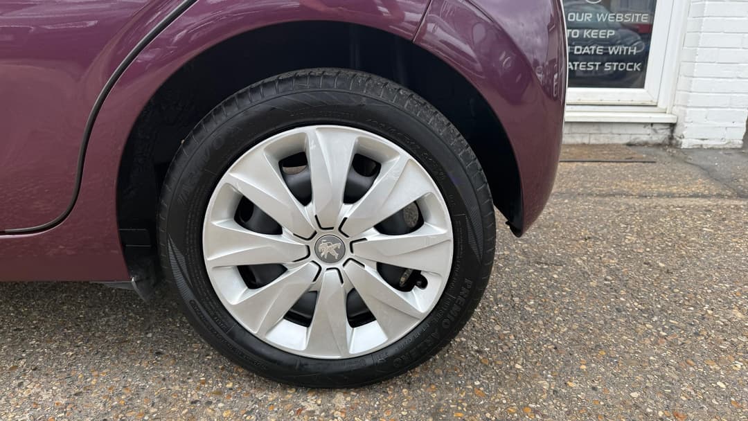 Car Image 18