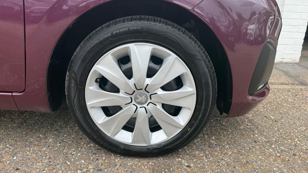 Car Image 21