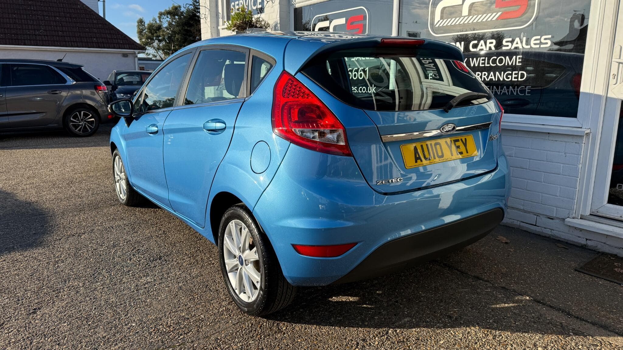 2010 Ford Fiesta - Image 5