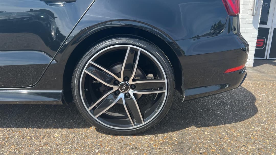 Car Image 19