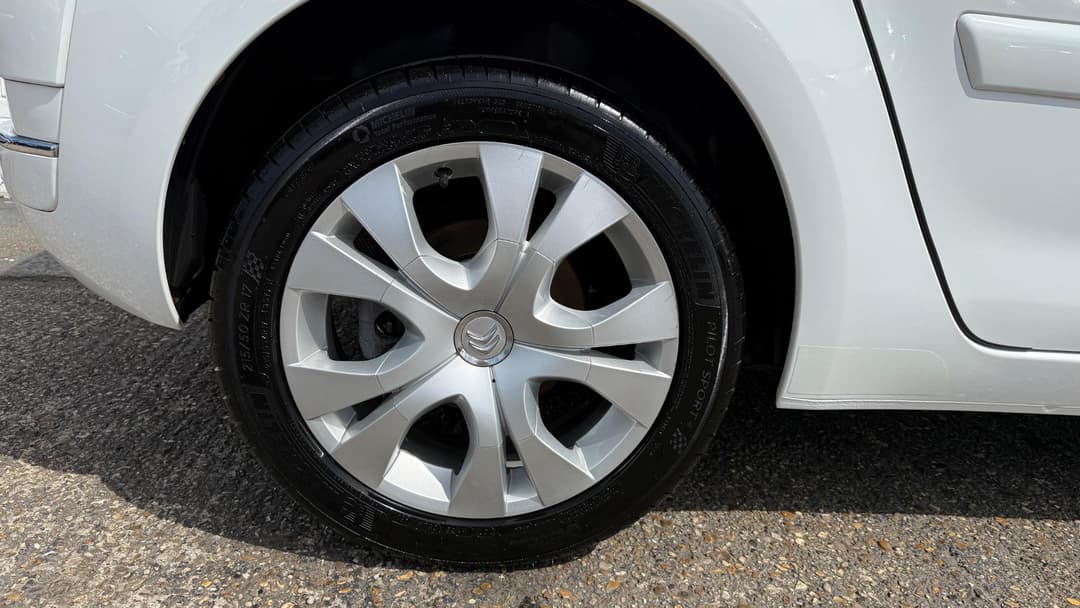 Car Image 21