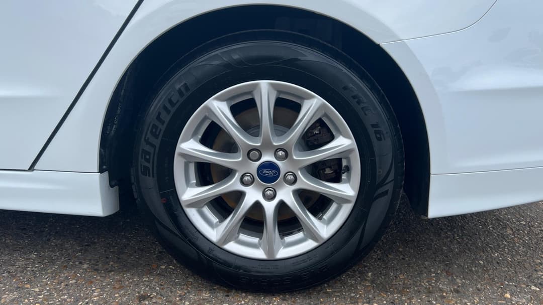 Car Image 19