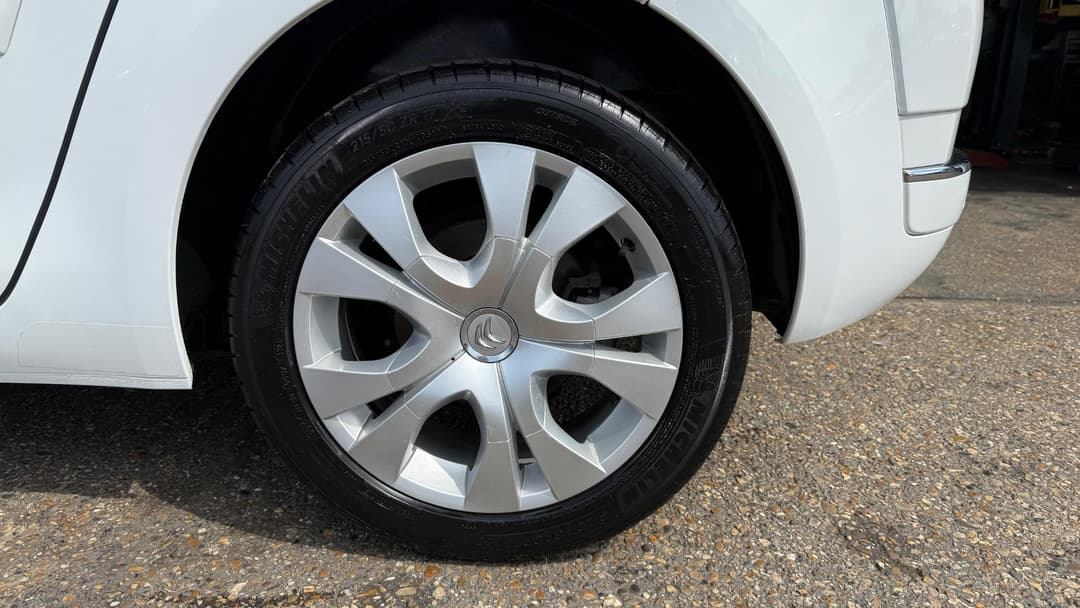Car Image 19