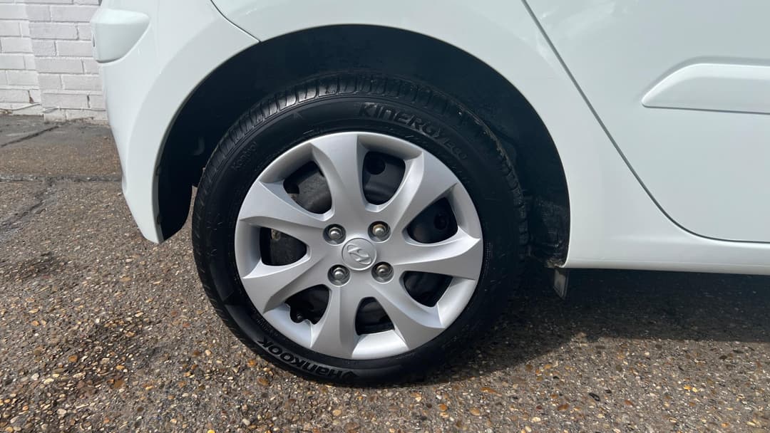 Car Image 21