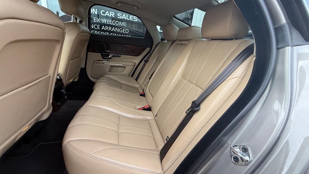 Car Image 17