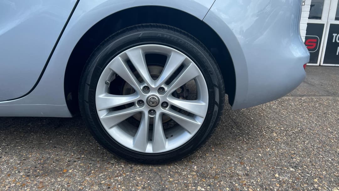 Car Image 21