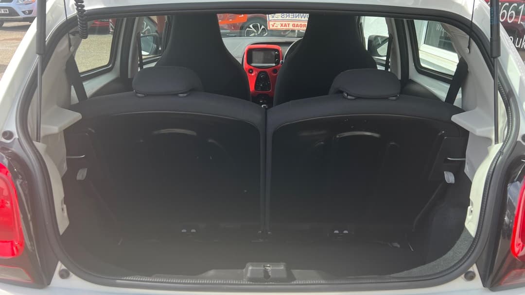 Car Image 14