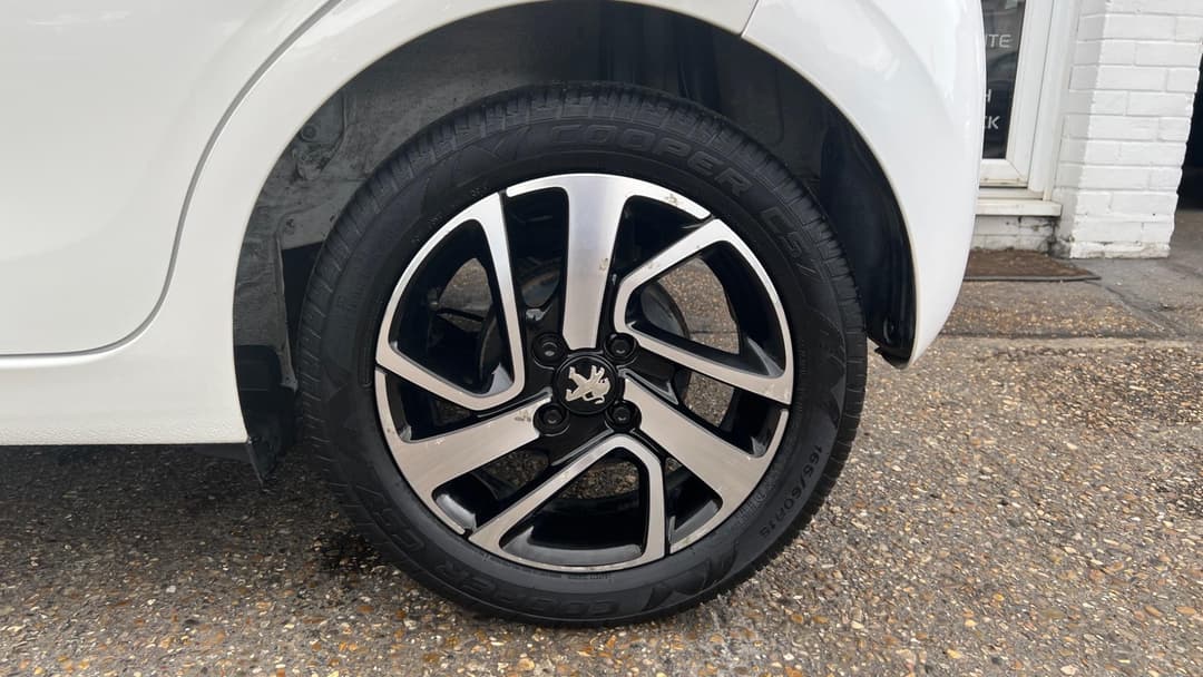 Car Image 19