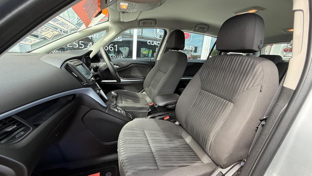 Car Image 16