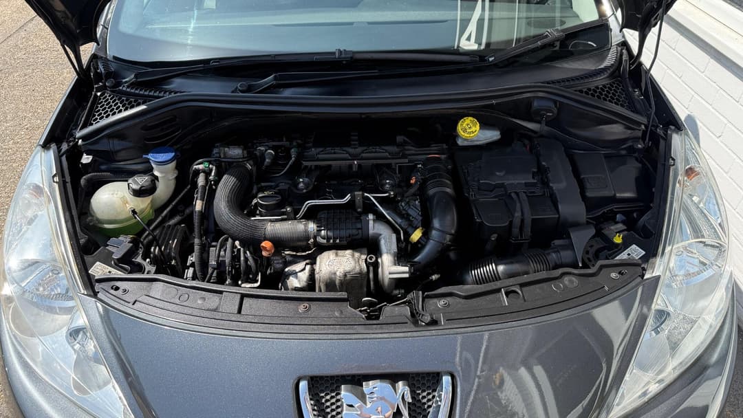 Car Image 13