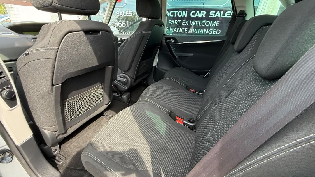 Car Image 18