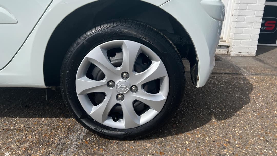 Car Image 19