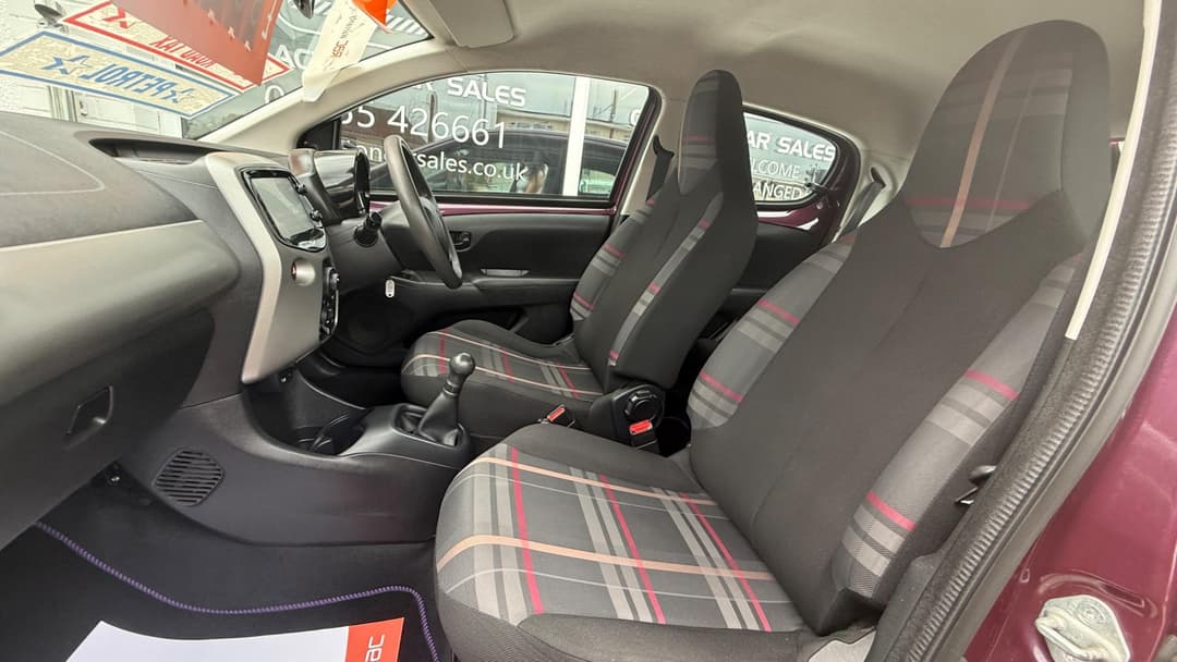 Car Image 14