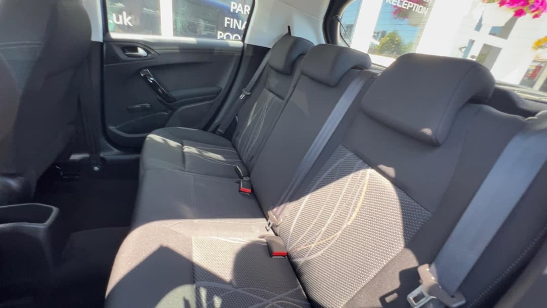 Car Image 17