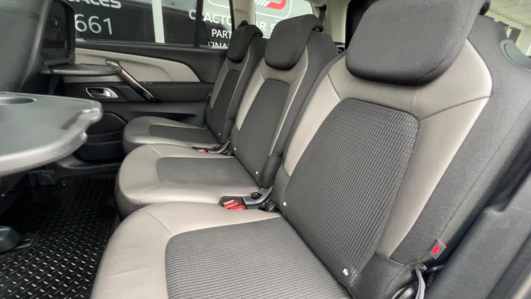 Car Image 18