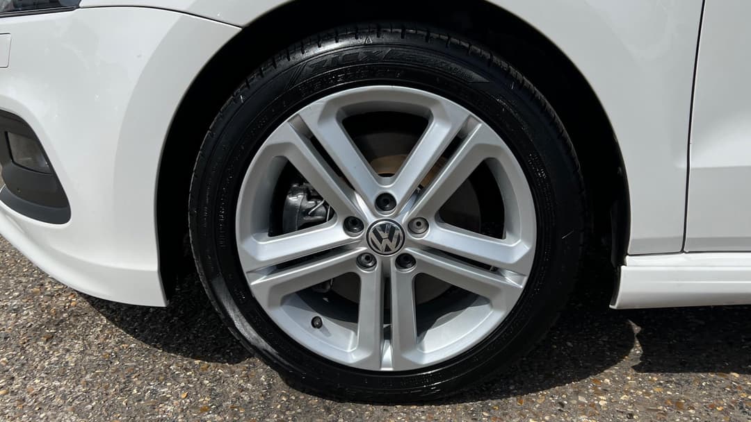Car Image 18