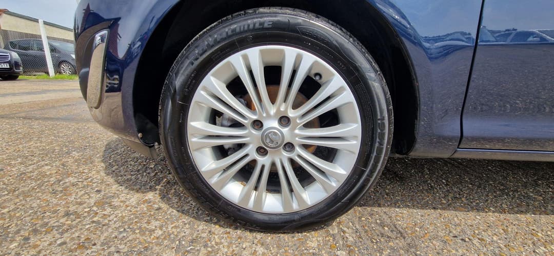 Car Image 21