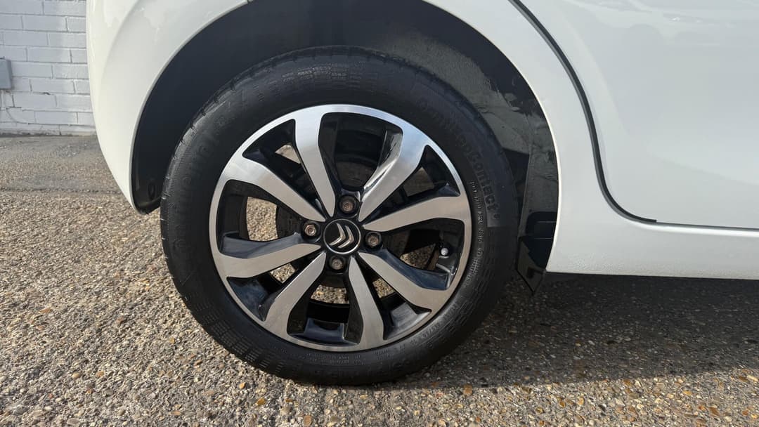 Car Image 21