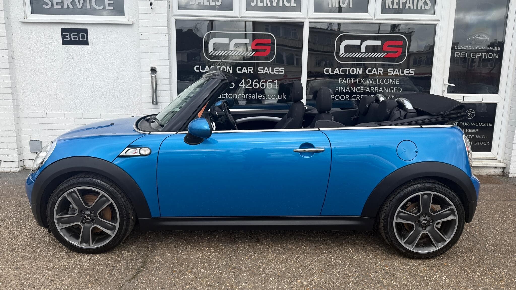 2010 MINI Convertible - Image 4