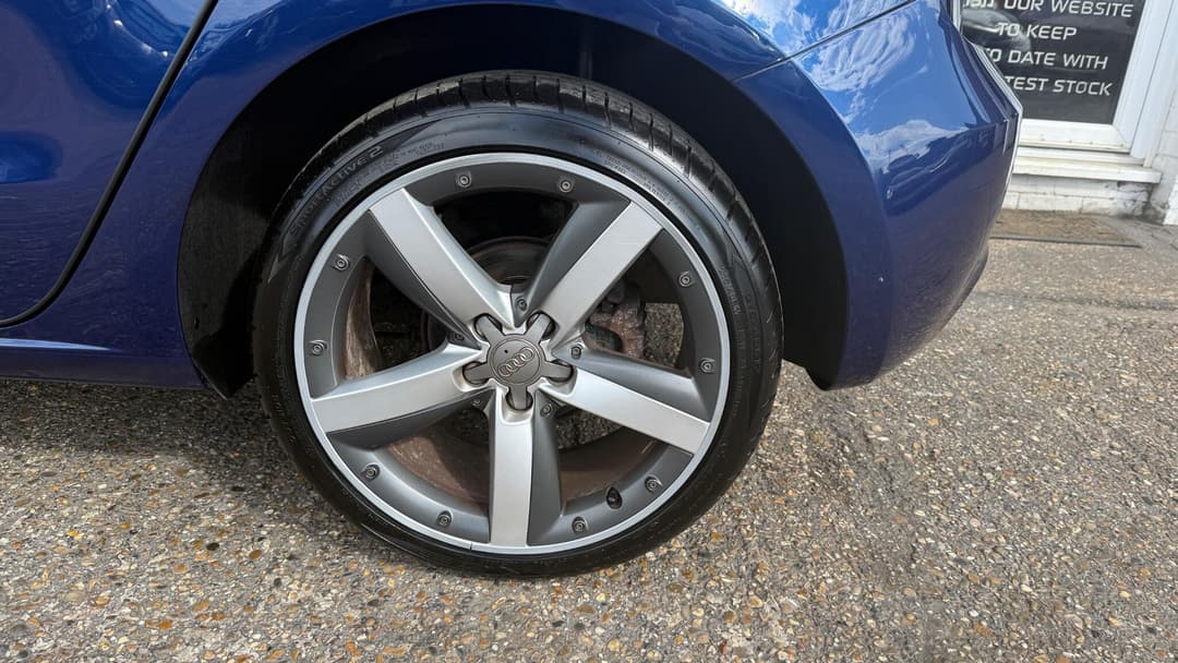 Car Image 18