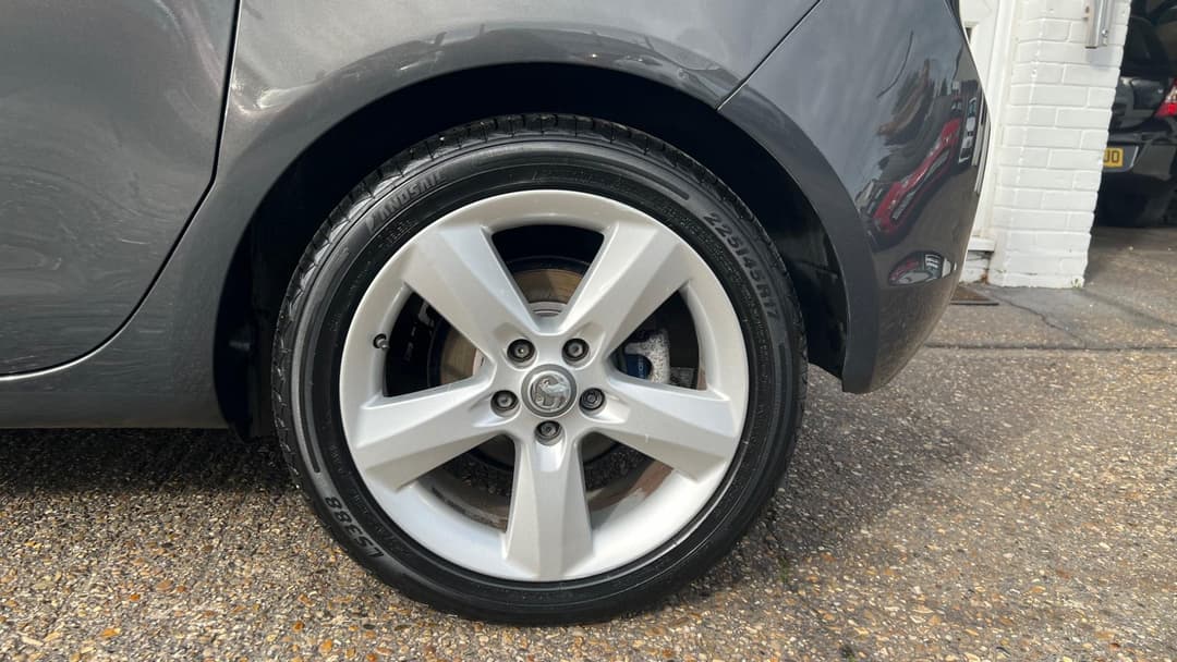 Car Image 21