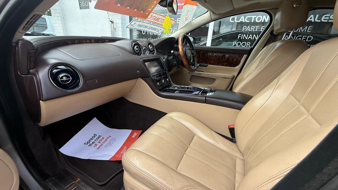 Car Image 16