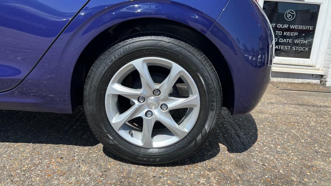Car Image 19