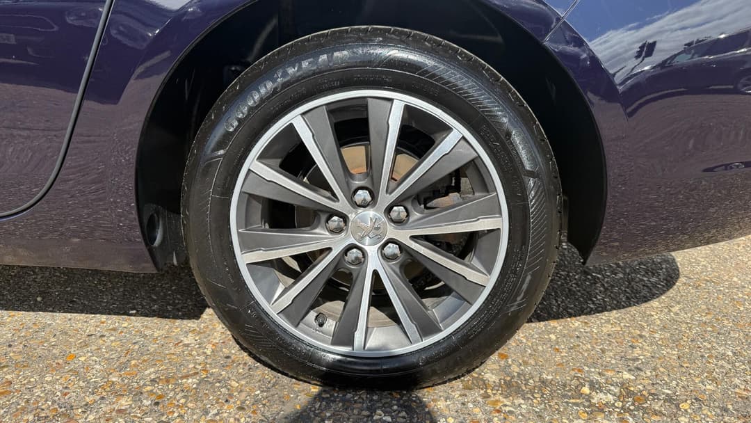 Car Image 19
