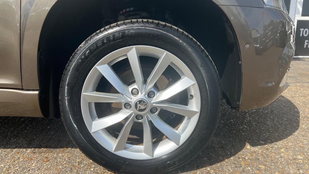 Car Image 21