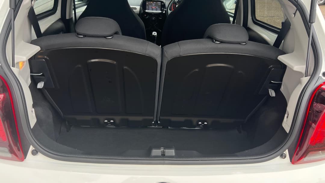 Car Image 14