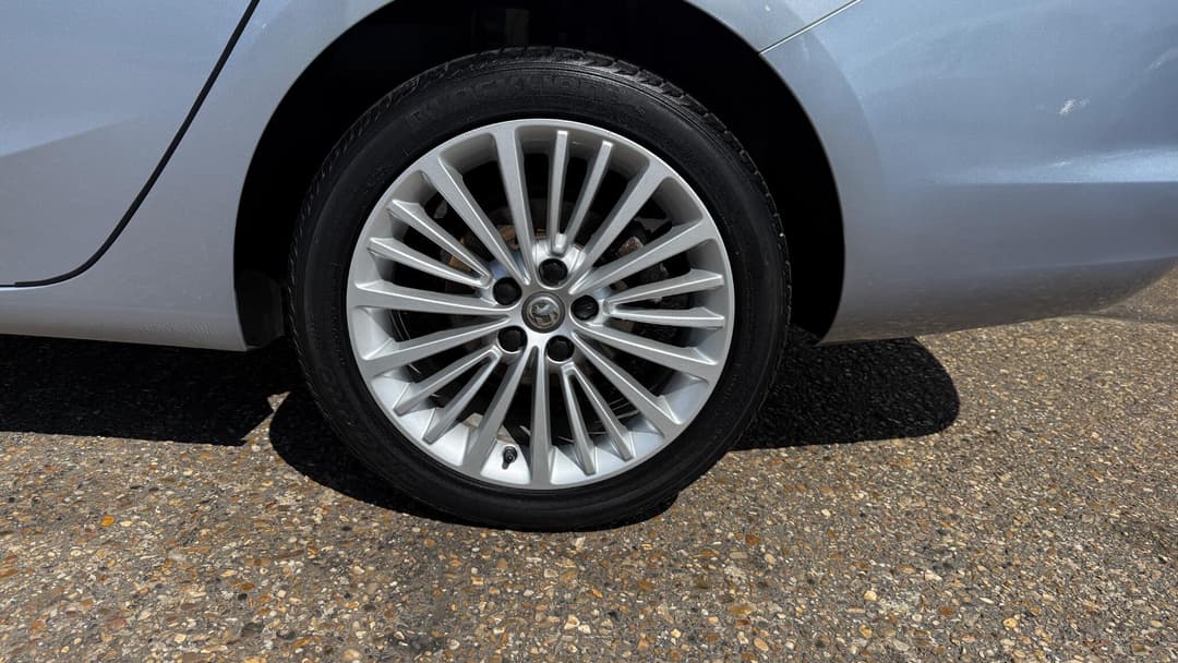 Car Image 19