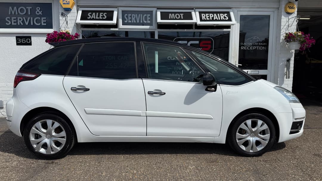 Car Image 8