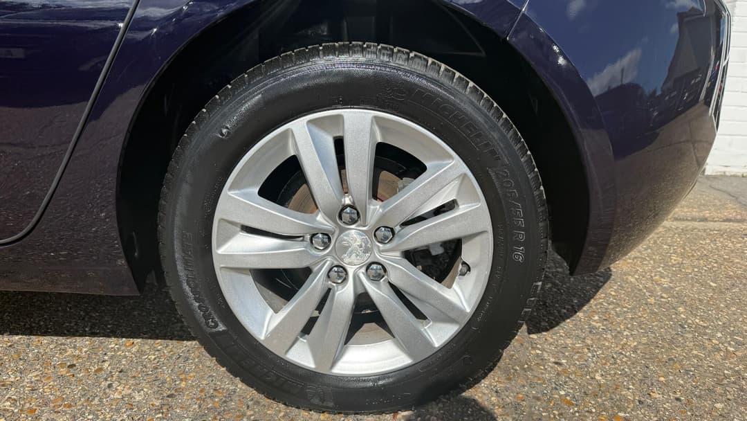 Car Image 19